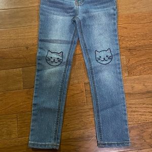 Cat and Jack girls skinny jeans with embroidered cat on knees size 6